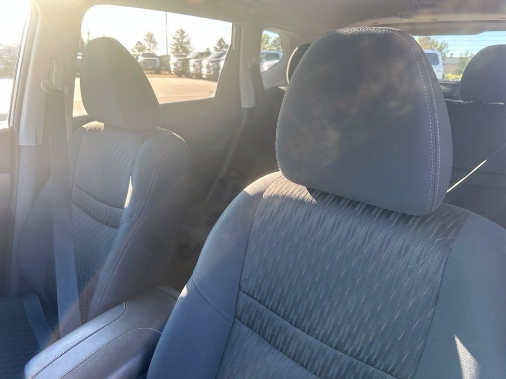 2017 Nissan Rogue SV - Photo 16