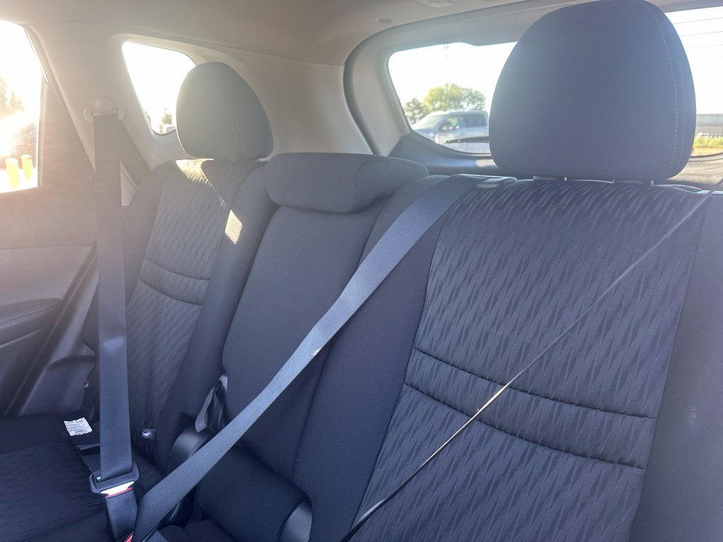 2017 Nissan Rogue SV - Photo 21