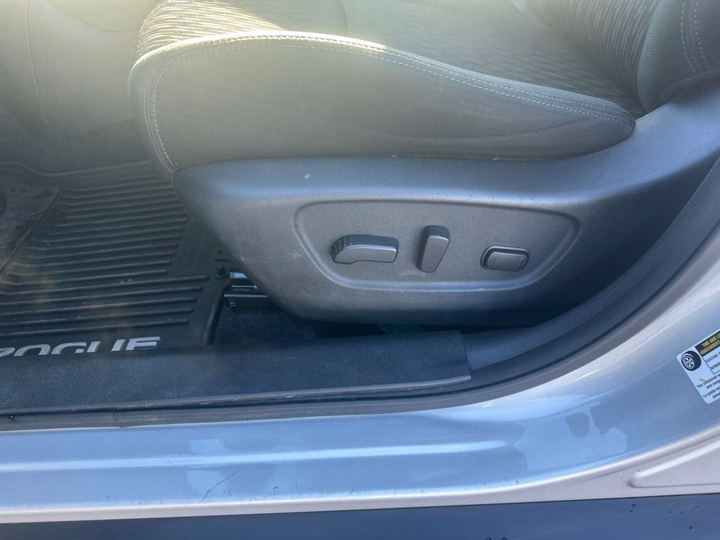 2017 Nissan Rogue SV - Photo 14