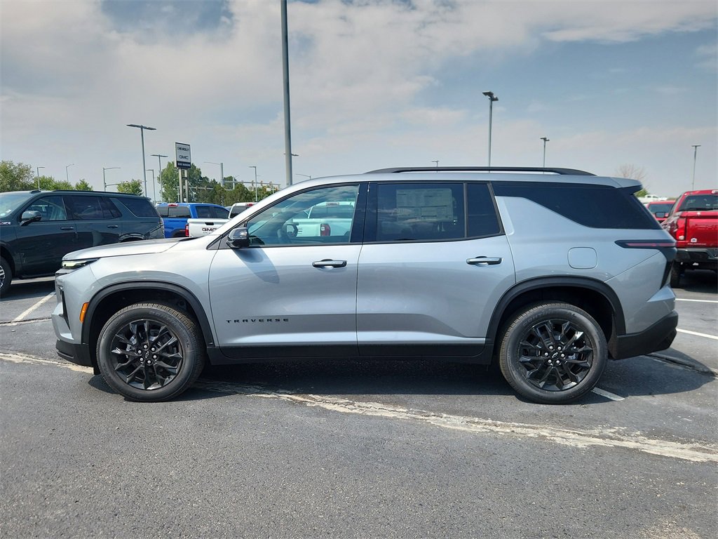 2026 Chevrolet Traverse photo 2