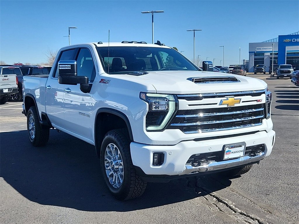 2025 Chevrolet Silverado 2500HD LT photo 2