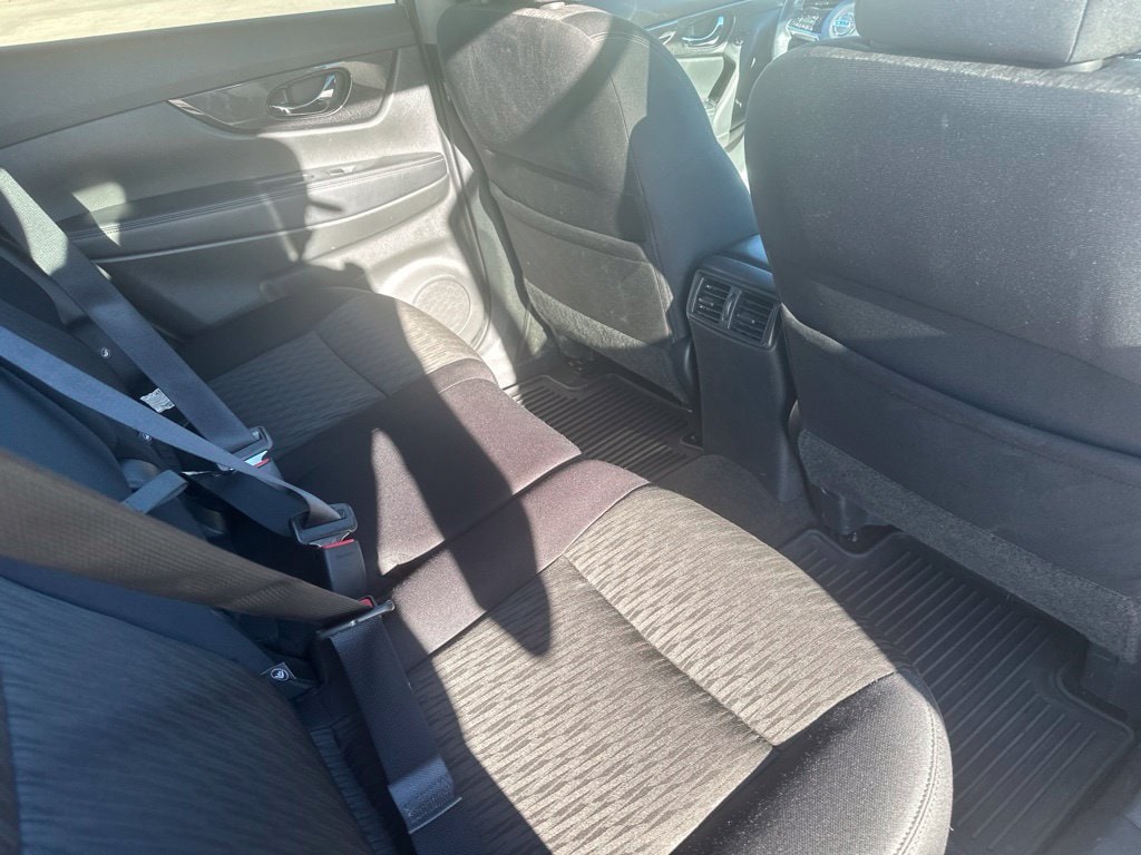 2017 Nissan Rogue SV - Photo 26