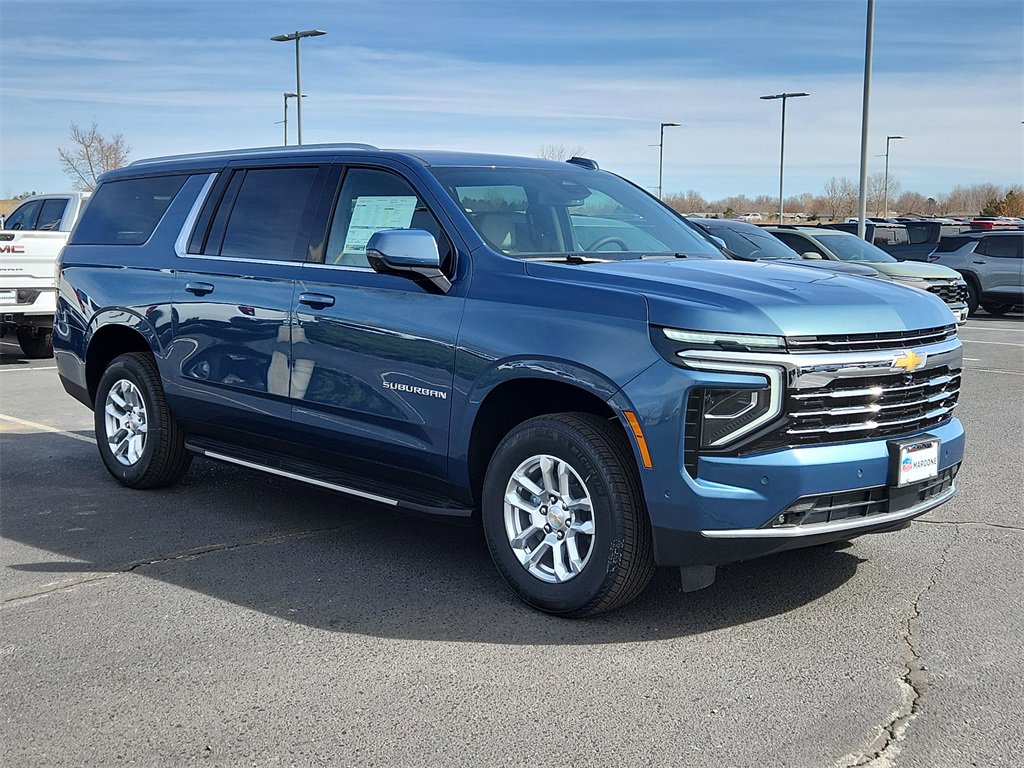2025 Chevrolet Suburban LT photo 2