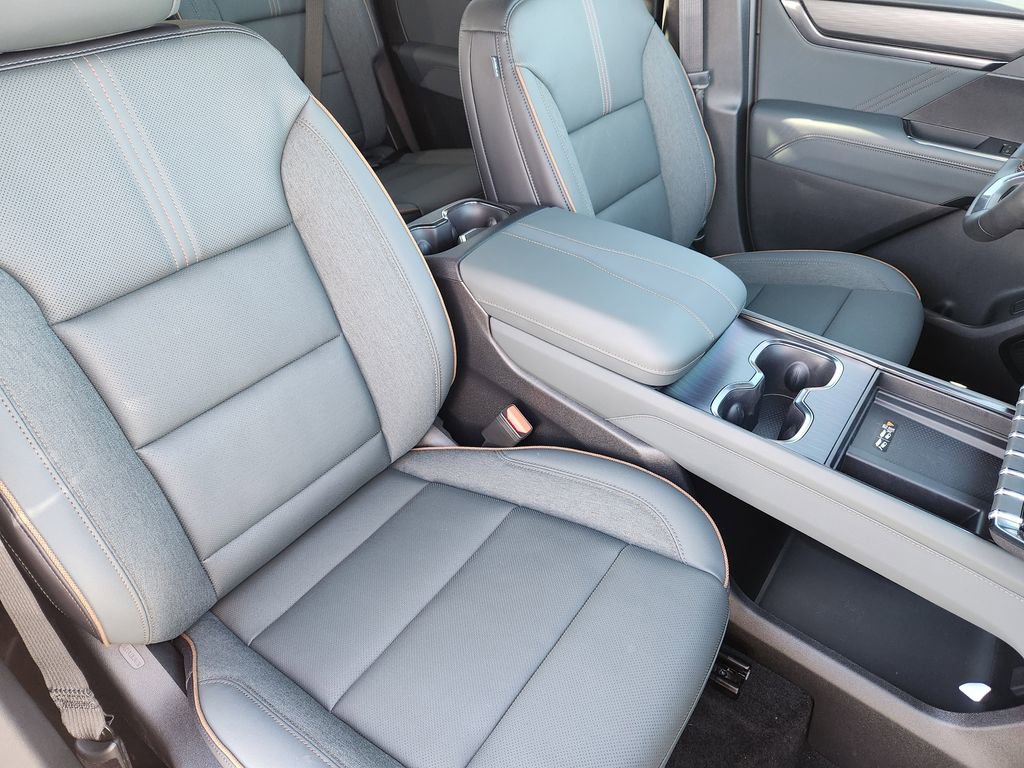2026 GMC Acadia AT4 - Photo 10