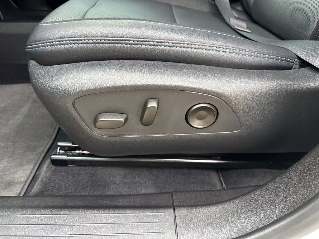 2024 Chevrolet Equinox EV LT - Photo 11