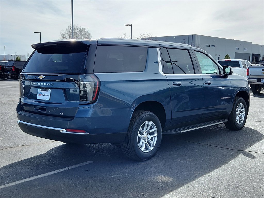 2025 Chevrolet Suburban LT photo 3