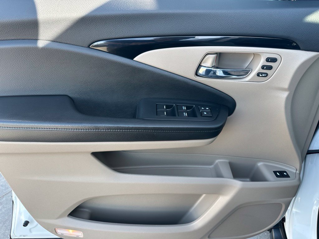 2021 Honda Pilot Elite - Photo 19
