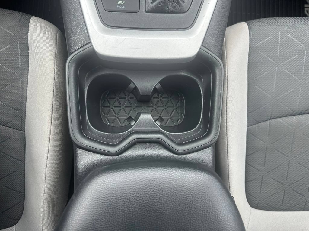 2020 Toyota RAV4 XLE - Photo 7