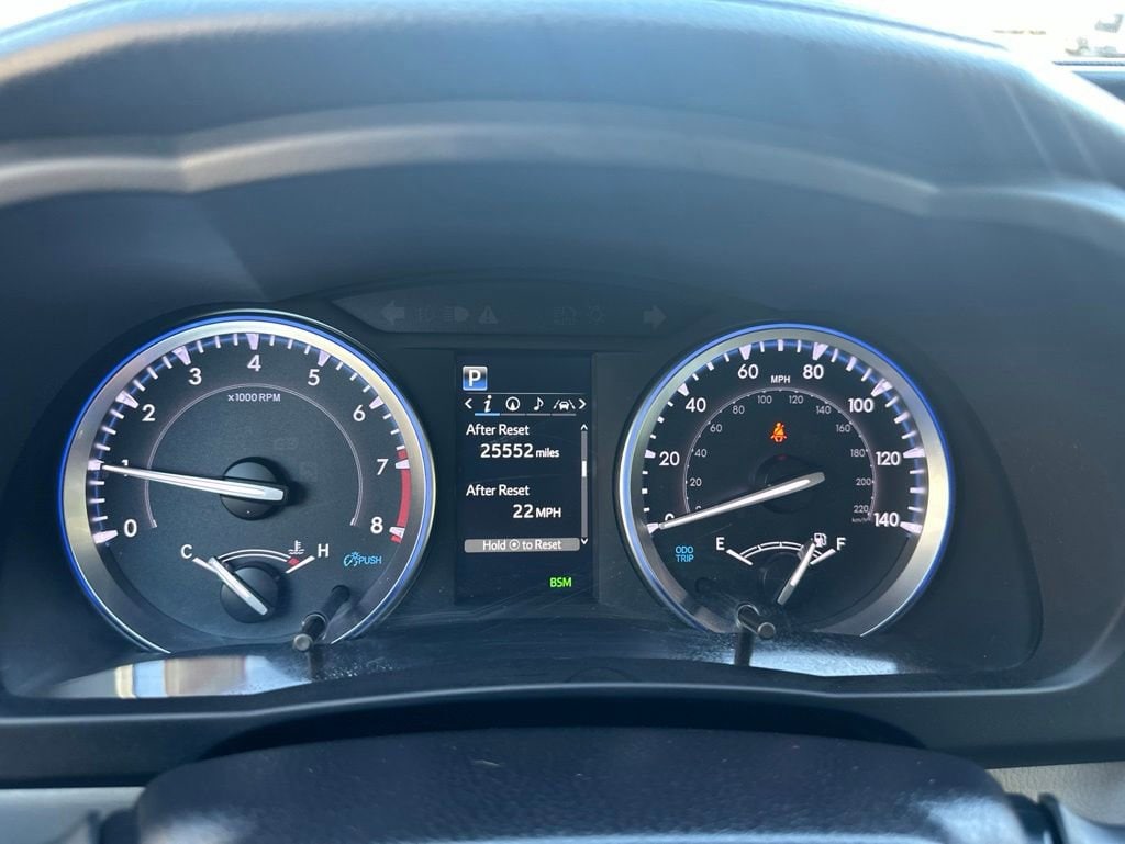 Used 2019 Toyota Highlander SE V6 SUV