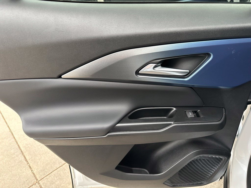 2024 Chevrolet Equinox EV LT - Photo 18