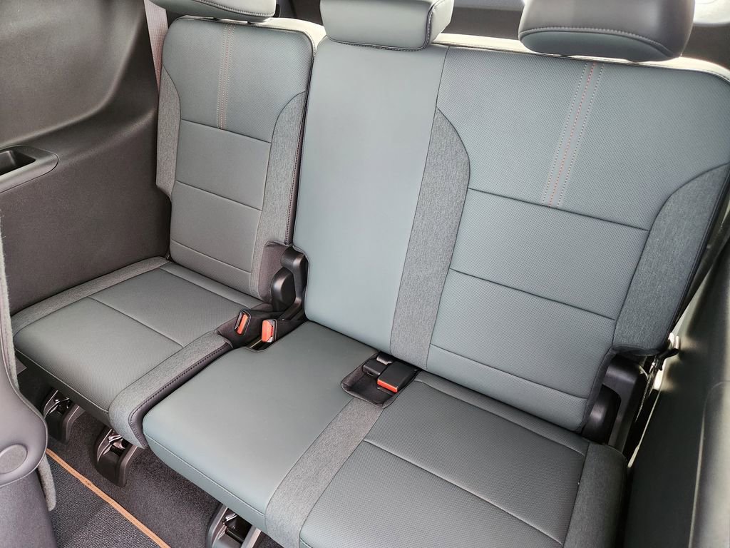 2026 GMC Acadia AT4 - Photo 10