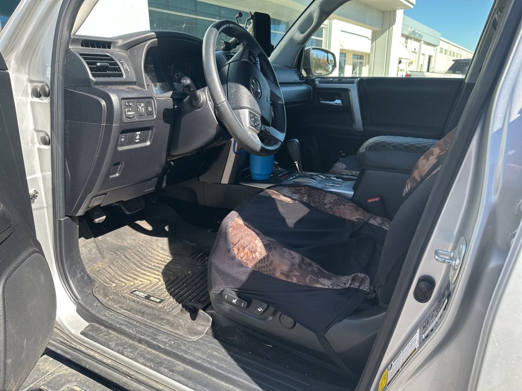 2020 Toyota 4Runner SR5 photo 3