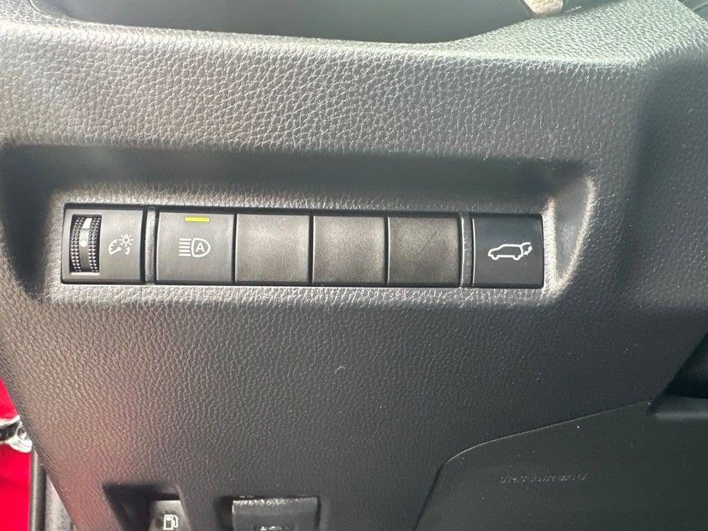 2020 Toyota RAV4 XLE - Photo 13