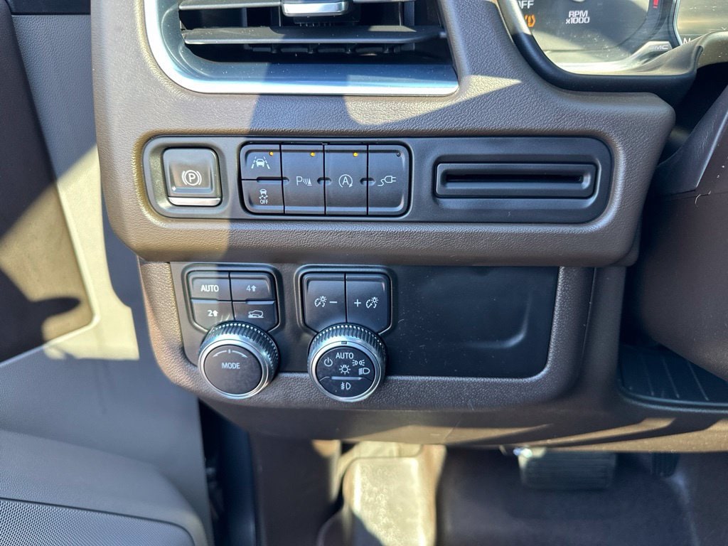 2021 GMC Yukon XL SLT - Photo 13