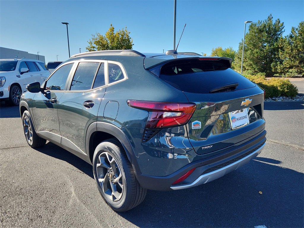 2026 Chevrolet Trax LT photo 2