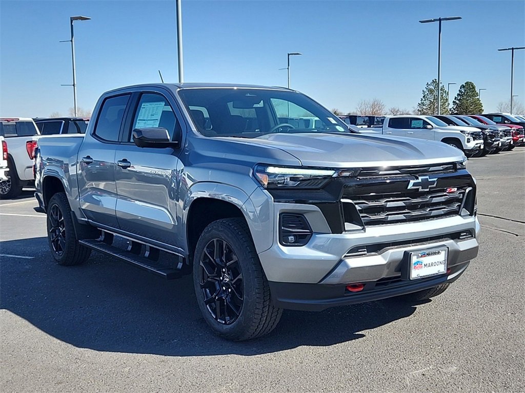 2025 Chevrolet Colorado Z71 photo 2