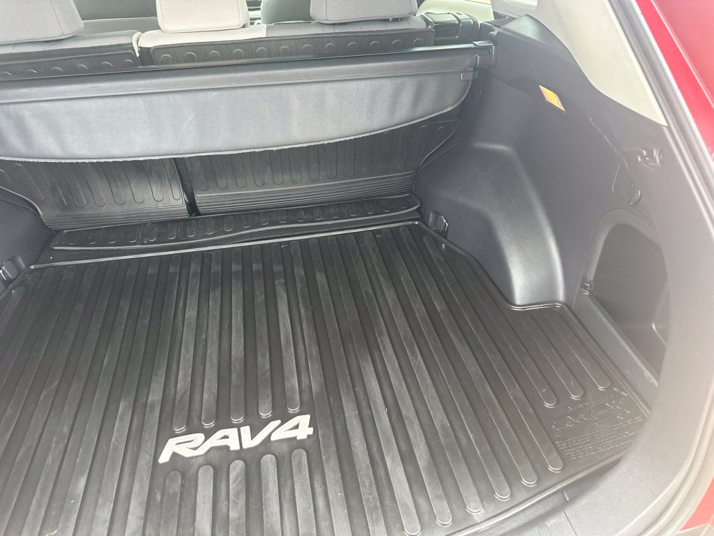 2020 Toyota RAV4 XLE - Photo 24