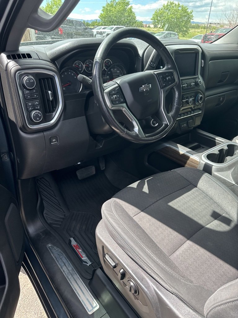 2020 Chevrolet Silverado 1500 RST photo 3