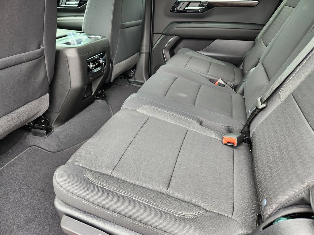 2026 Chevrolet Suburban LS - Photo 10