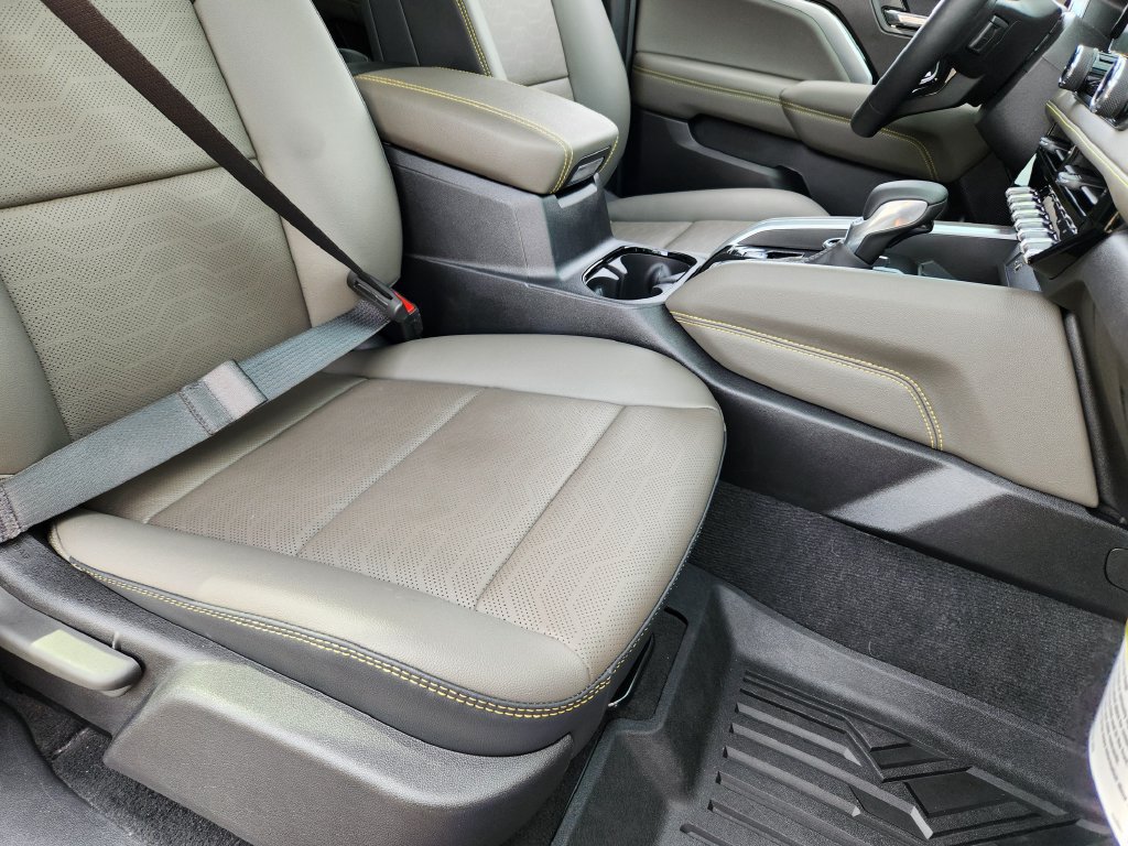 2026 Chevrolet Colorado ZR2 - Photo 15