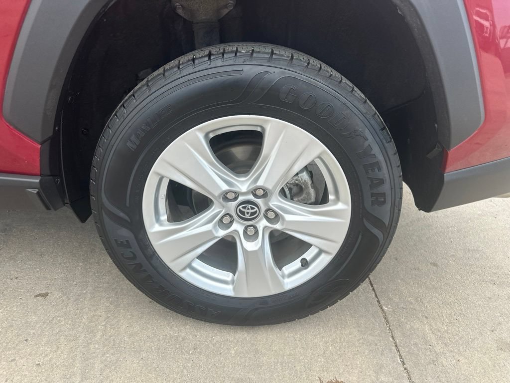 2020 Toyota RAV4 XLE - Photo 41
