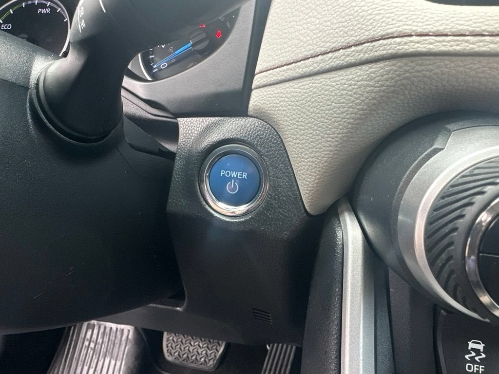 2020 Toyota RAV4 XLE - Photo 10