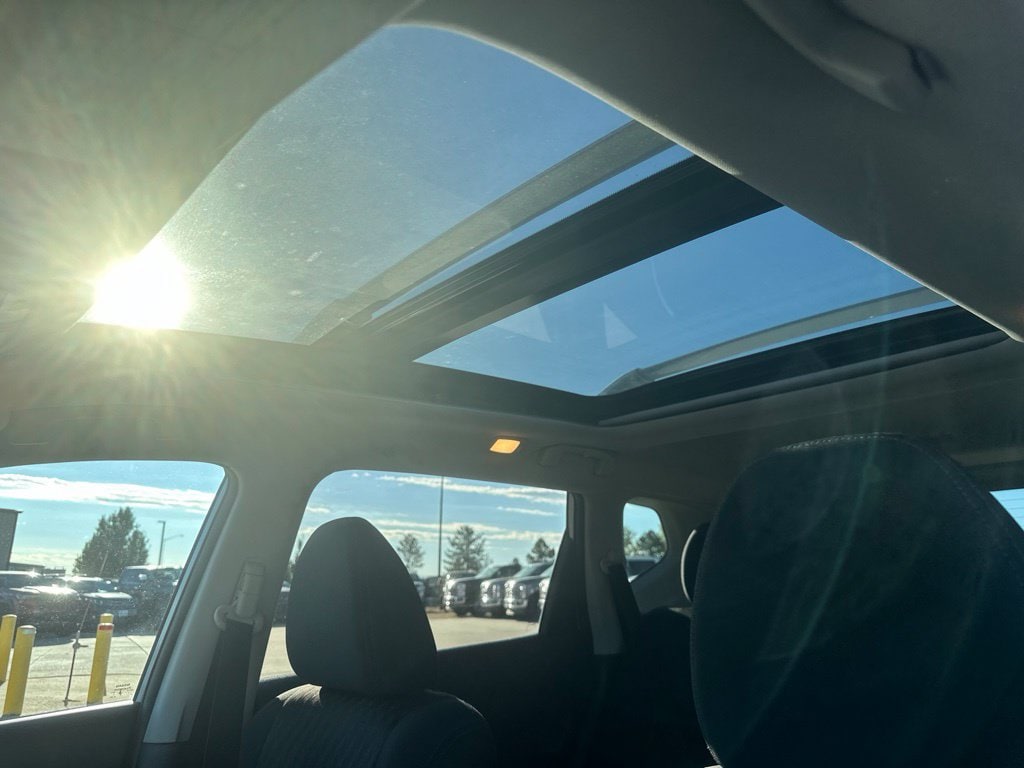 2017 Nissan Rogue SV - Photo 17