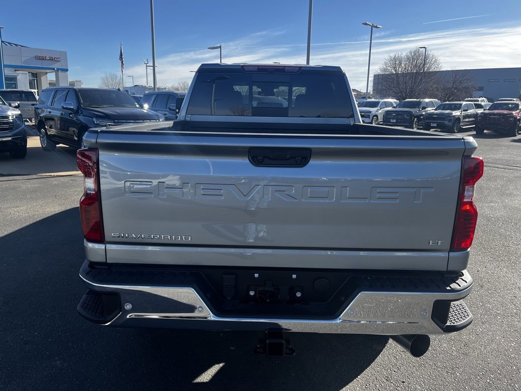2025 Chevrolet Silverado 2500HD LT photo 4