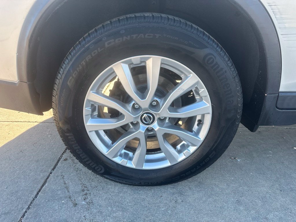 2017 Nissan Rogue SV - Photo 40