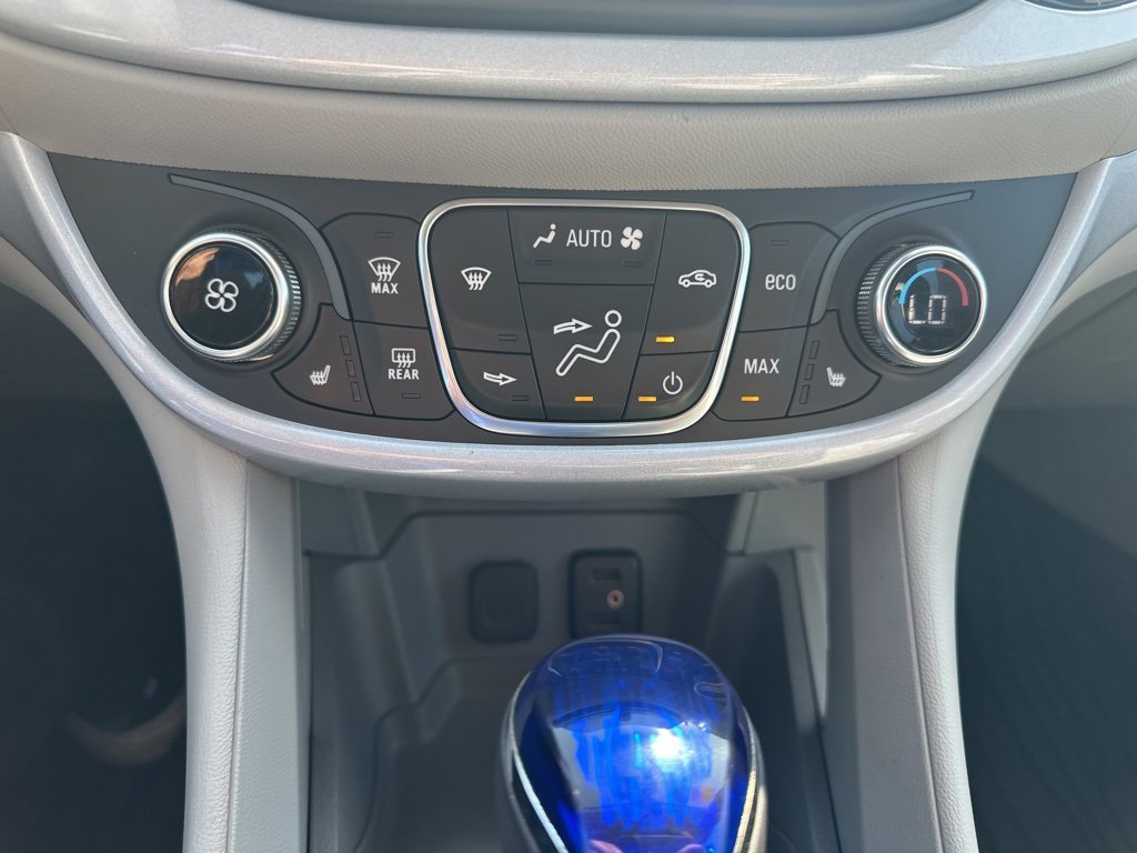 2018 Chevrolet Volt LT photo 3