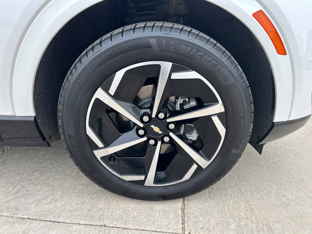 2024 Chevrolet Equinox EV LT - Photo 38