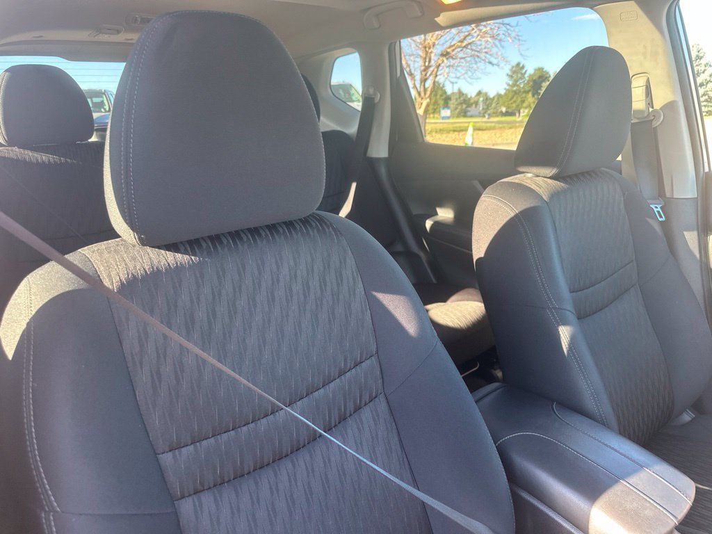 2017 Nissan Rogue SV - Photo 32