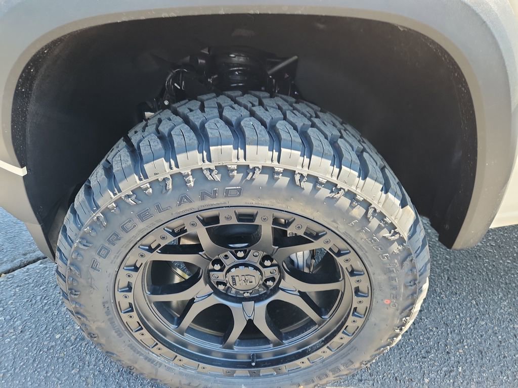 2025 Chevrolet Colorado Trail Boss - Photo 13