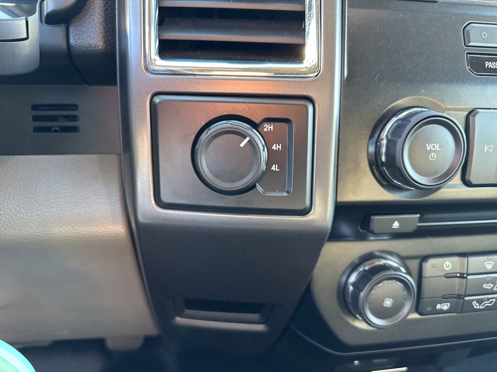 2015 Ford F-150 XLT photo 4