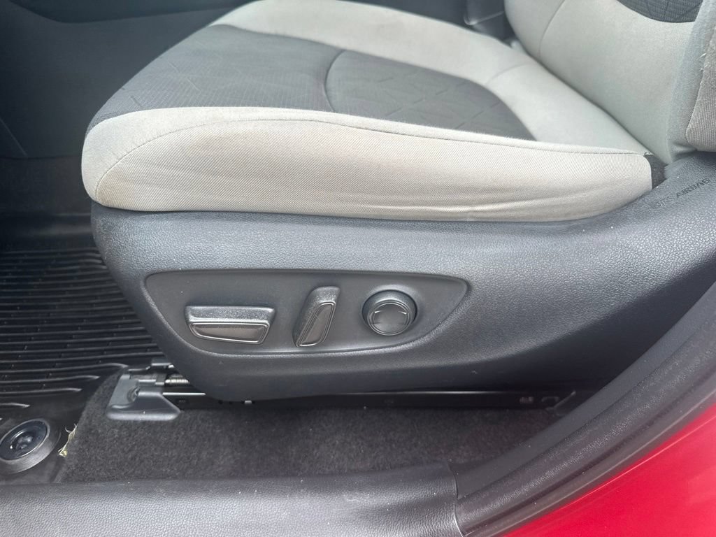2020 Toyota RAV4 XLE - Photo 14