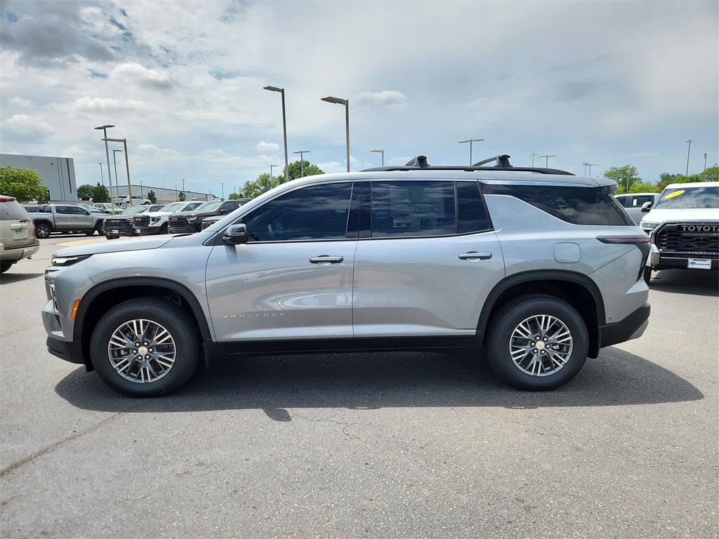 2025 Chevrolet Traverse photo 2