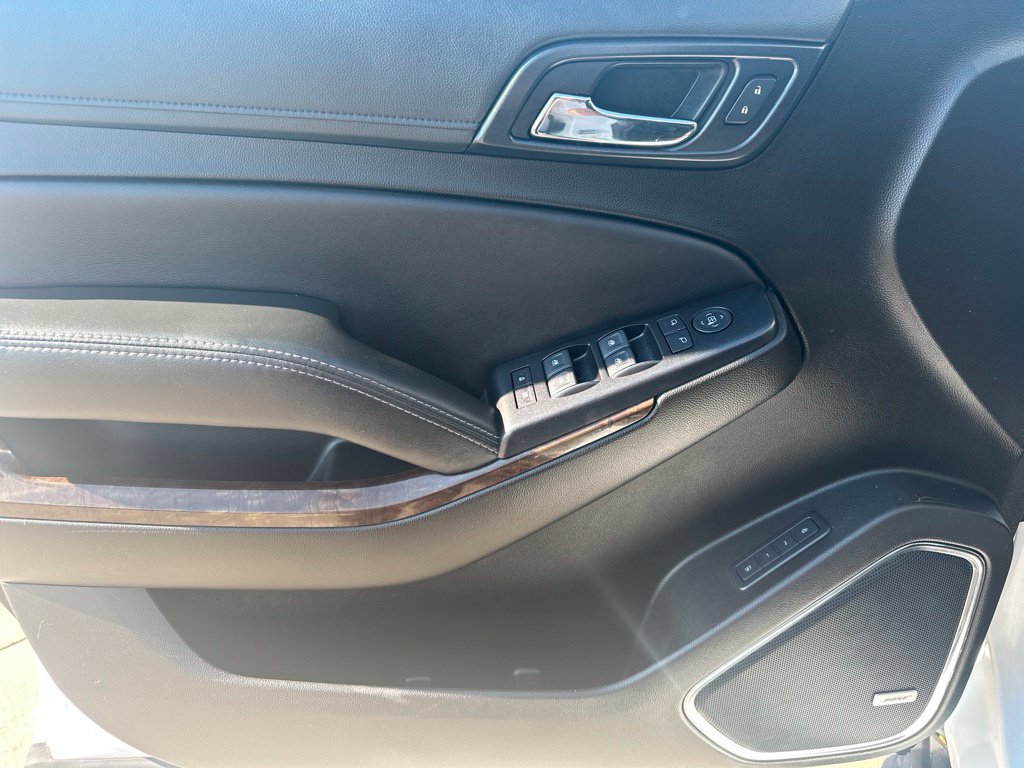 2019 Chevrolet Suburban LT - Photo 14