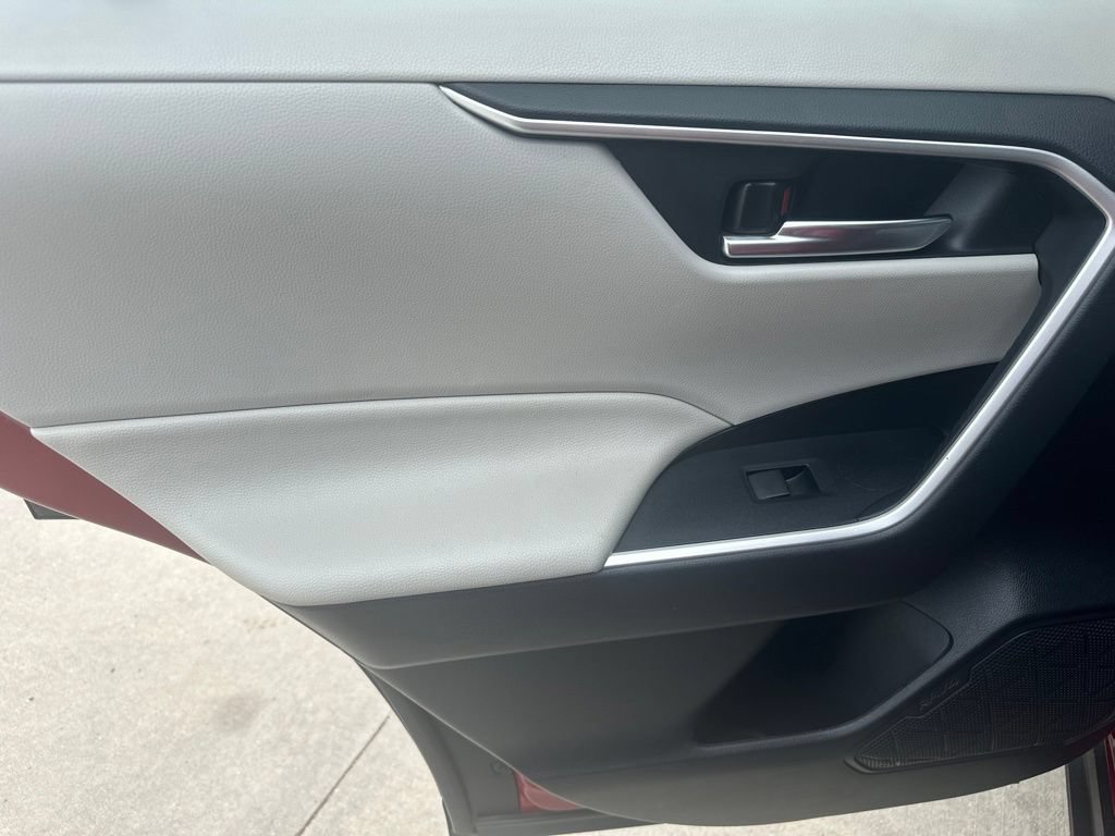 2020 Toyota RAV4 XLE - Photo 22