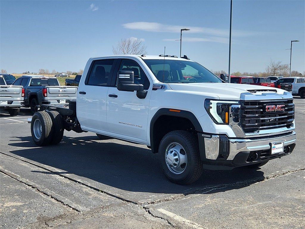 2025 Gmc Sierra 3500 HD Pro photo 2