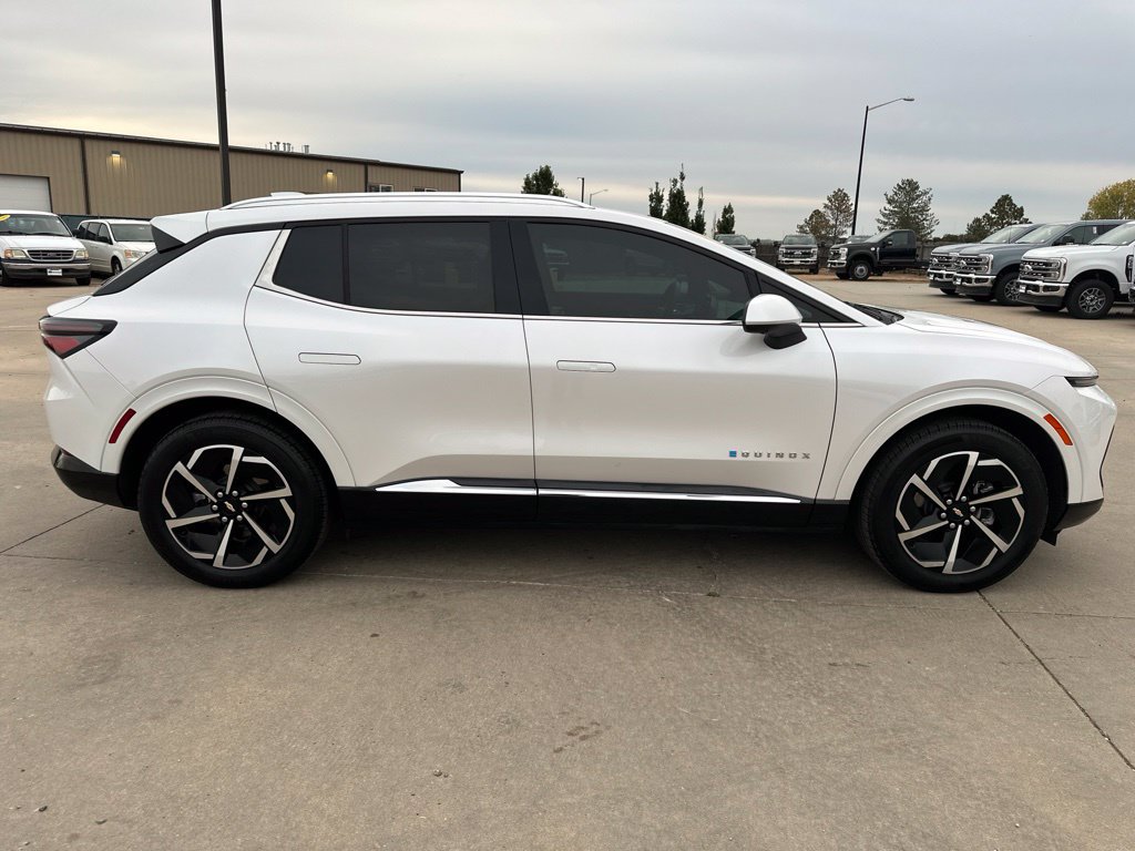2024 Chevrolet Equinox EV LT - Photo 37