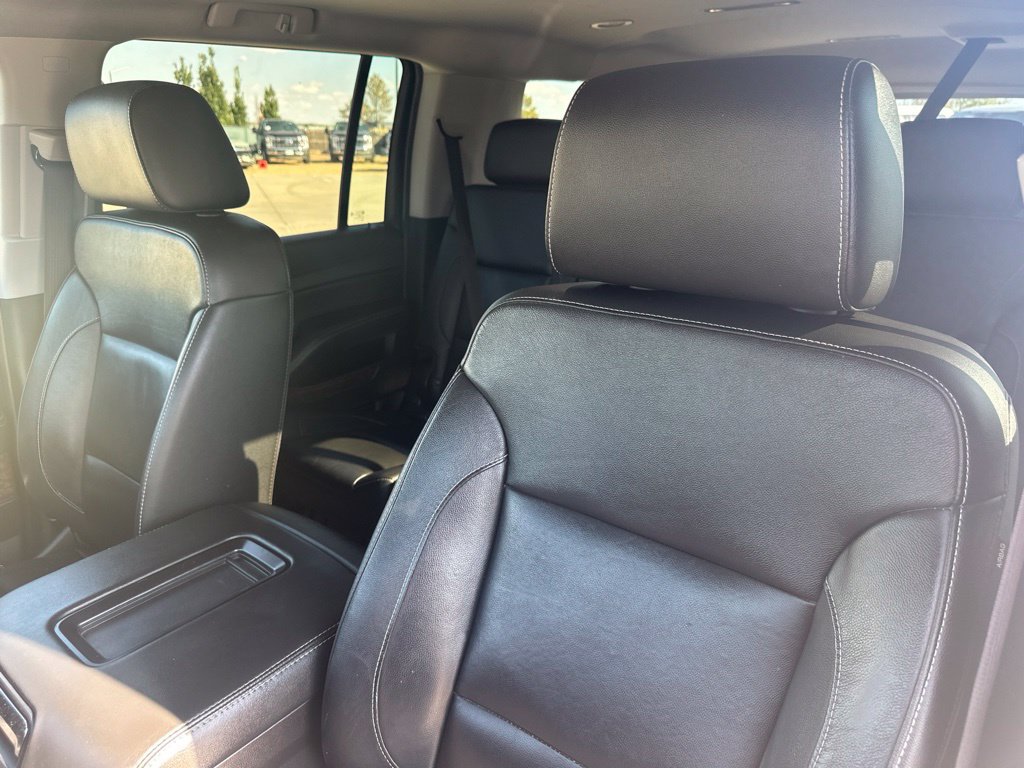 2019 Chevrolet Suburban LT - Photo 13