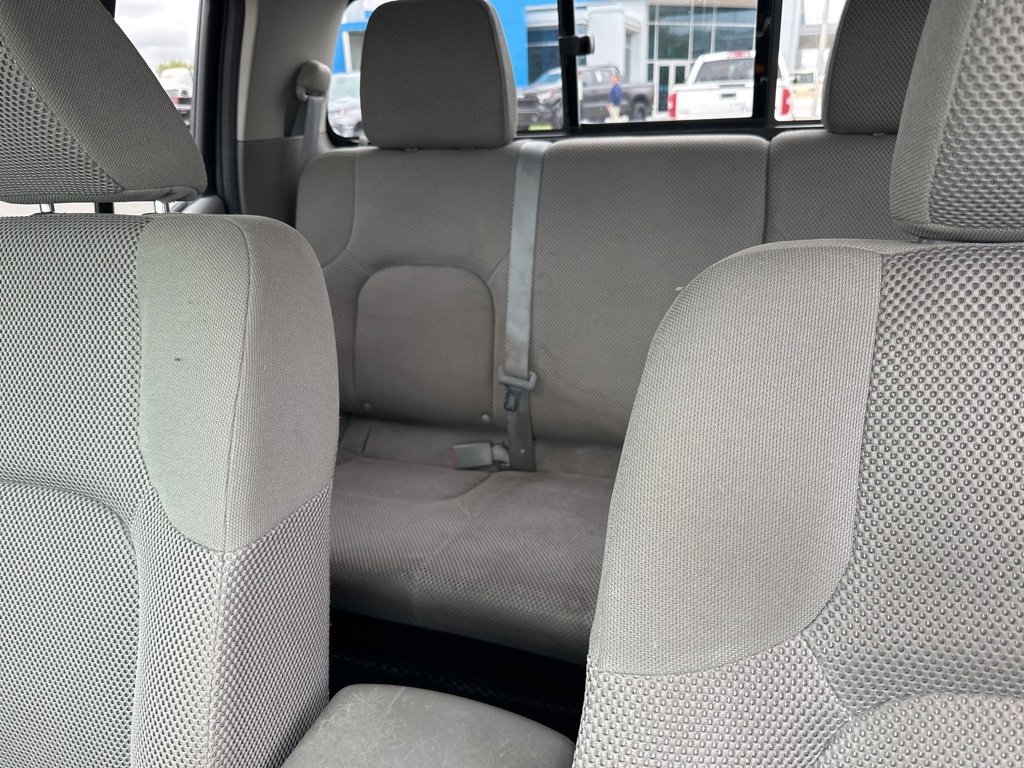 2016 Nissan Frontier SV photo 3