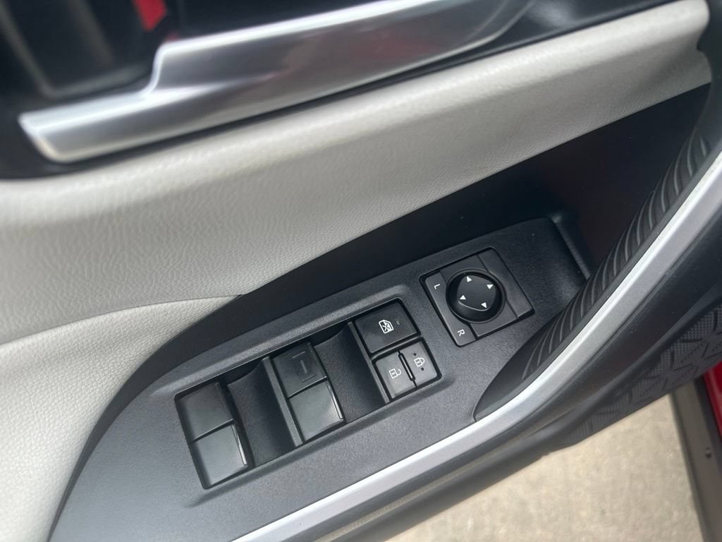 2020 Toyota RAV4 XLE - Photo 19