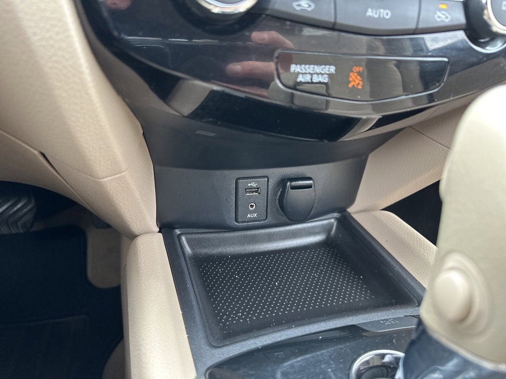 2015 Nissan Rogue SV photo 4