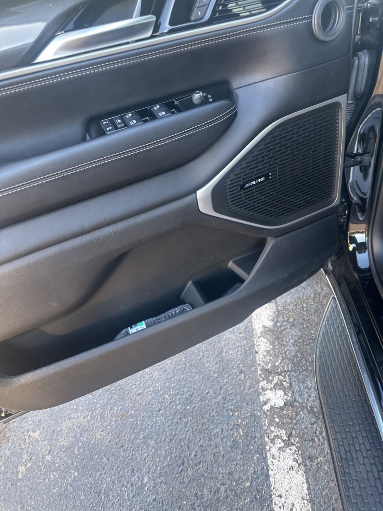 2023 Jeep Wagoneer Base photo 2