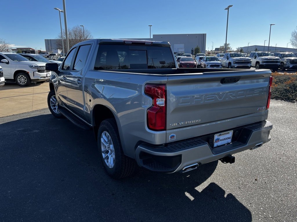 2025 Chevrolet Silverado 1500 RST photo 3