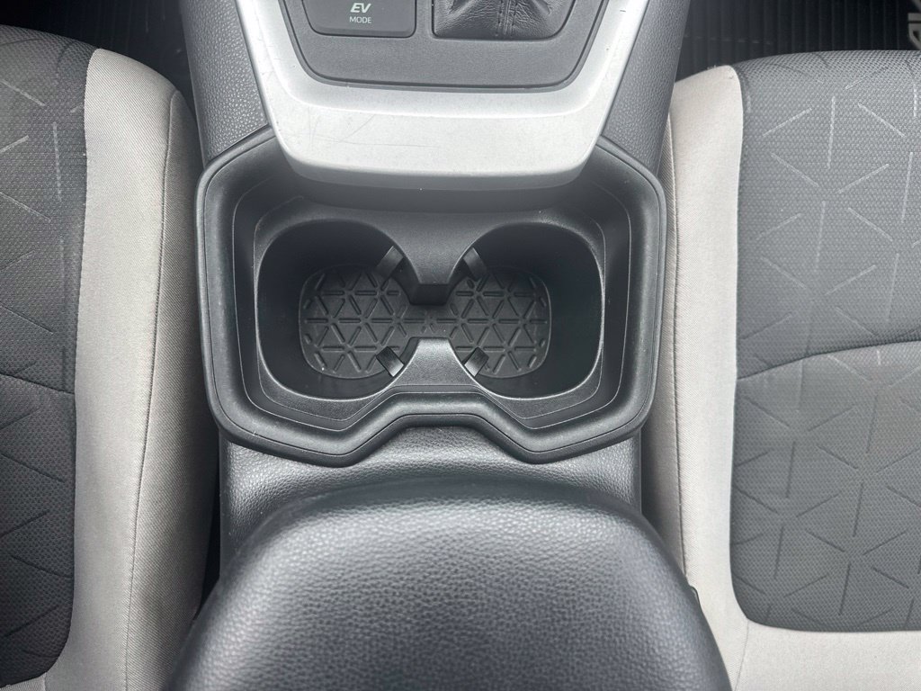 2020 Toyota RAV4 XLE - Photo 7