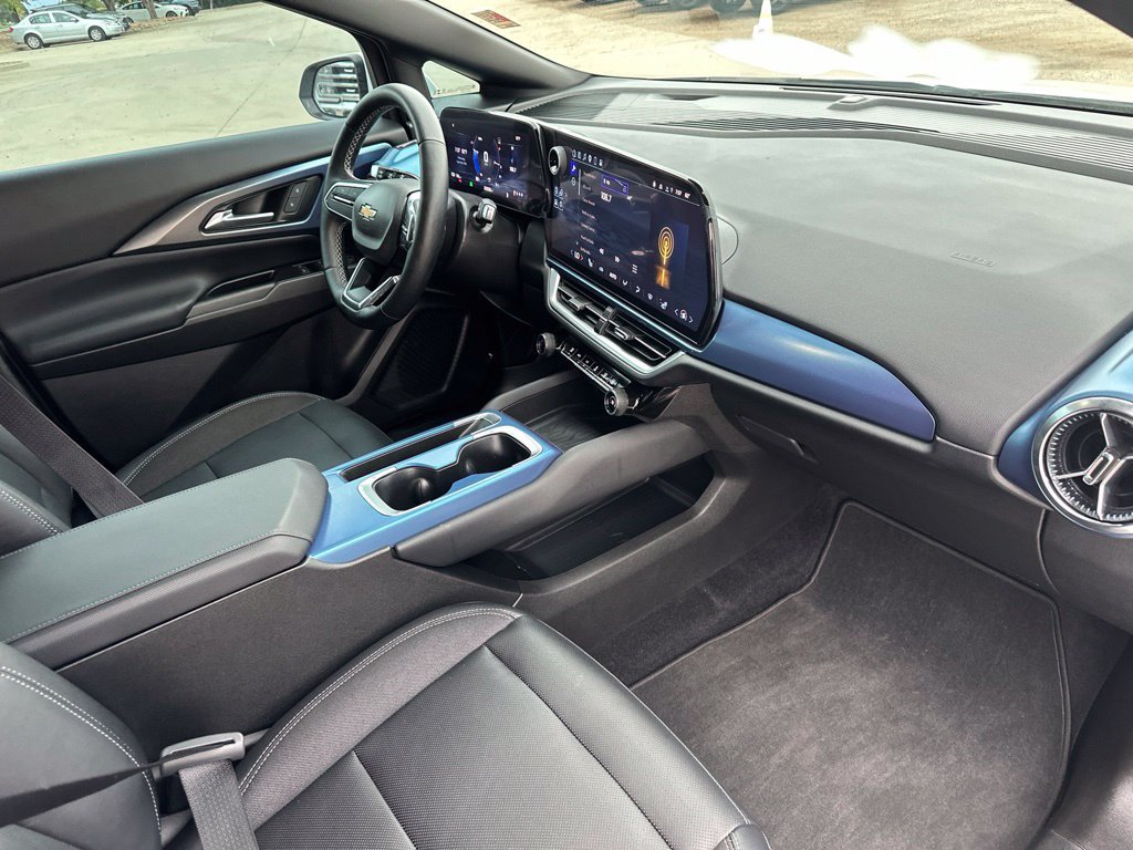 2024 Chevrolet Equinox EV LT - Photo 29