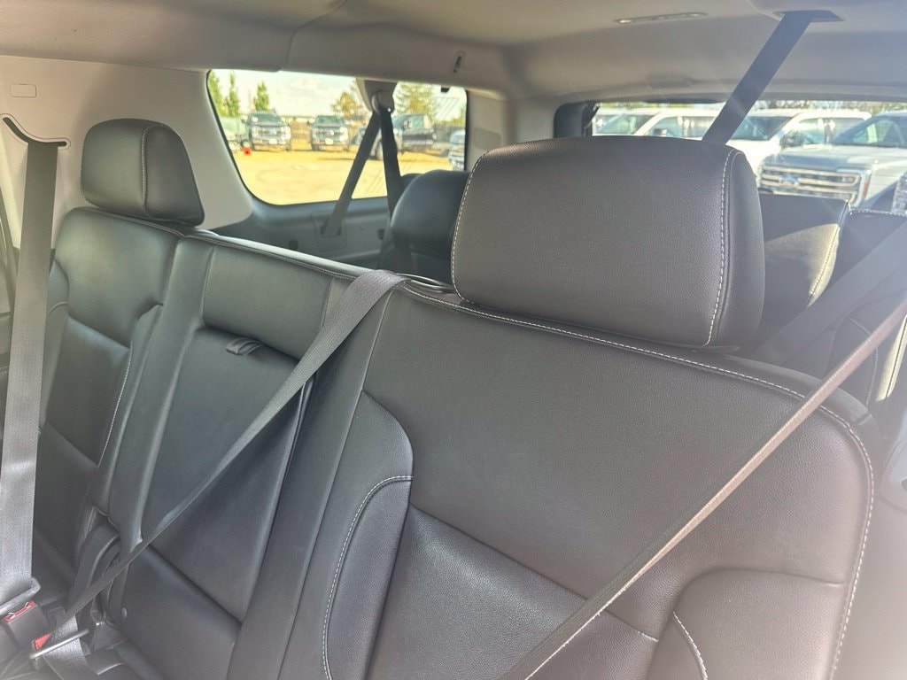 2019 Chevrolet Suburban LT - Photo 18