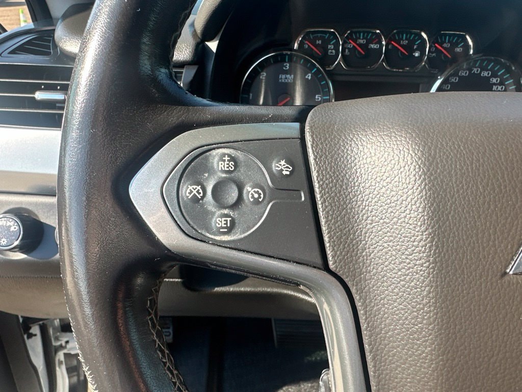 2019 Chevrolet Suburban LT - Photo 10